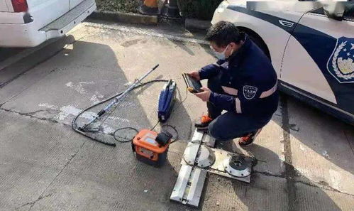预防大气污染做好源头管控，青浦区环境监测站开展机动车尾气路检工作